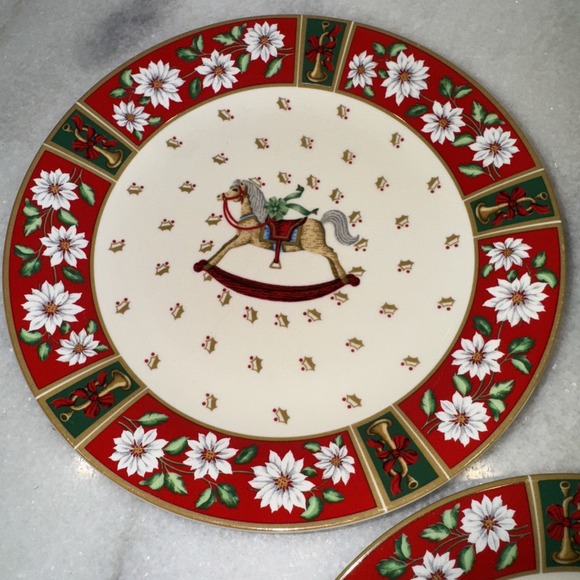 Set of 3 salad Plates Charlton Hall Traditions Kobe White Floral on Red Horse - Picture 4 of 5